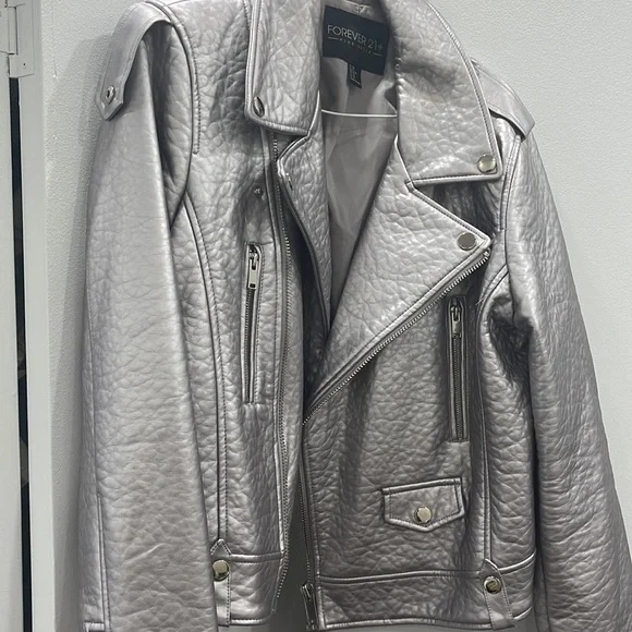 Too small - Picture 6 of 6